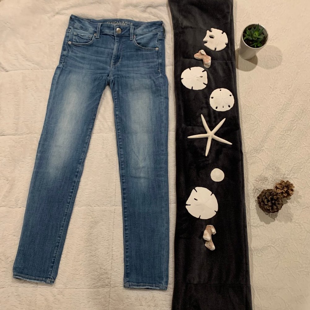American Eagle Medium Wash Skinny Jeans